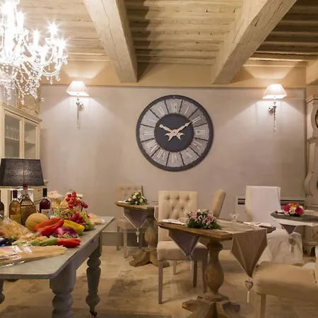 Le Bifore Bed and breakfast