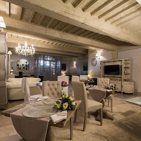 Le Bifore Bed & Breakfast 2*